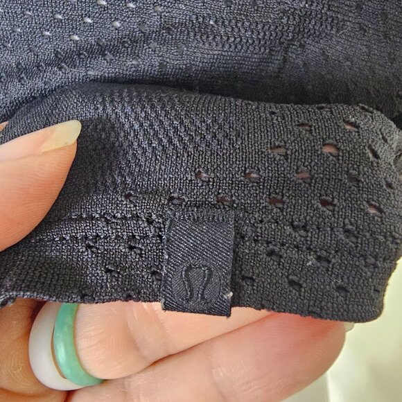 Lululemon Womens Perforated Crop Tank Top Sz S Black Camo Round Neck Activewear - Picture 5 of 6